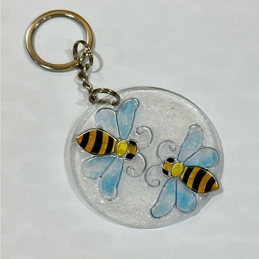Cute bumblebee round 2.5 inch acrylic keychain